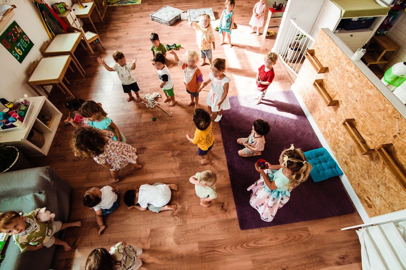 Niños jugando en La Tribu de la Luz